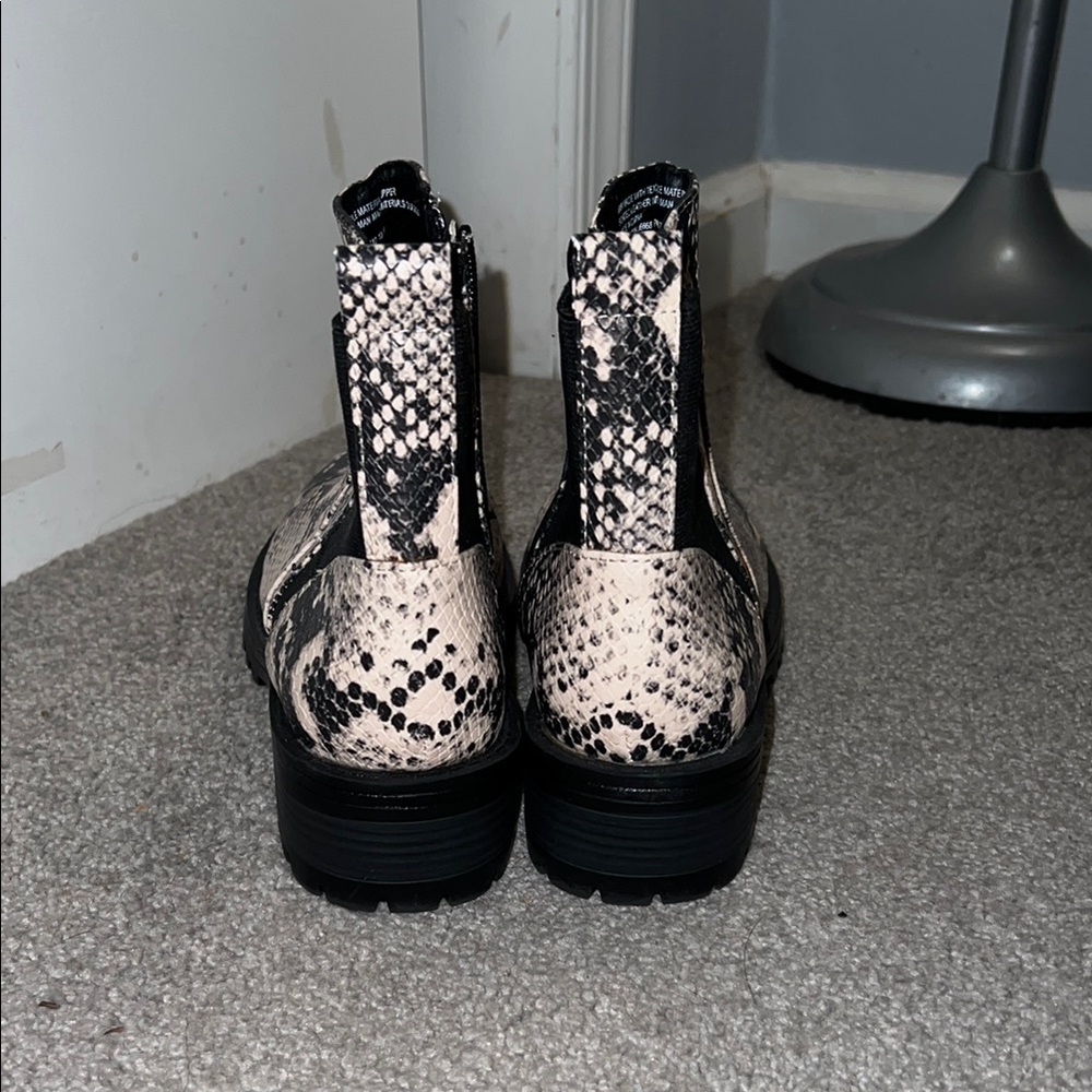 Universal Thread Black And White Ankle Boots With… - image 3